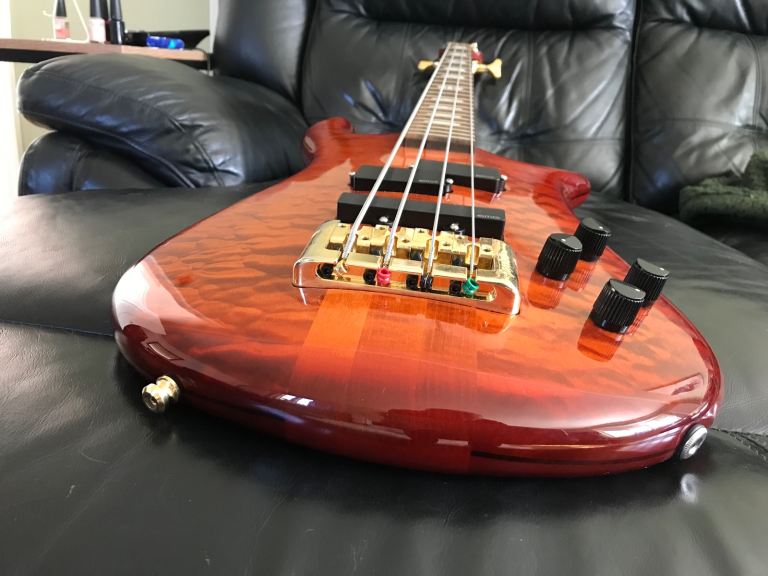 Spector Euro LX 4 – Ultra Amber Gloss – AAAA Maple Top – PJ EMG Pickups – Tone Pump Preamp 