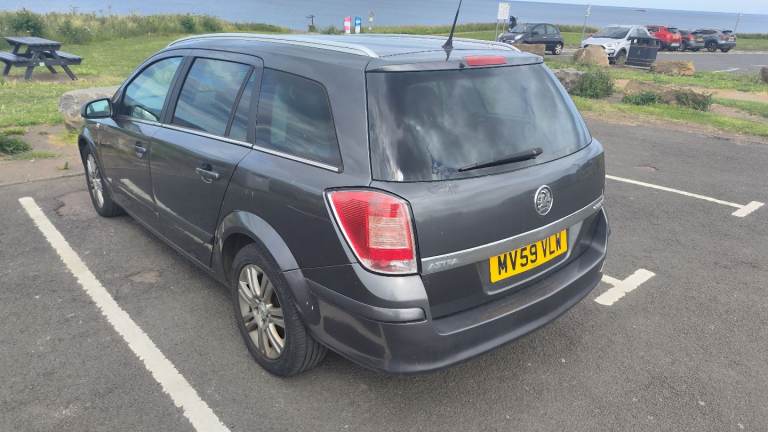 Vauxhall Astra Estate (march 27 MOT)