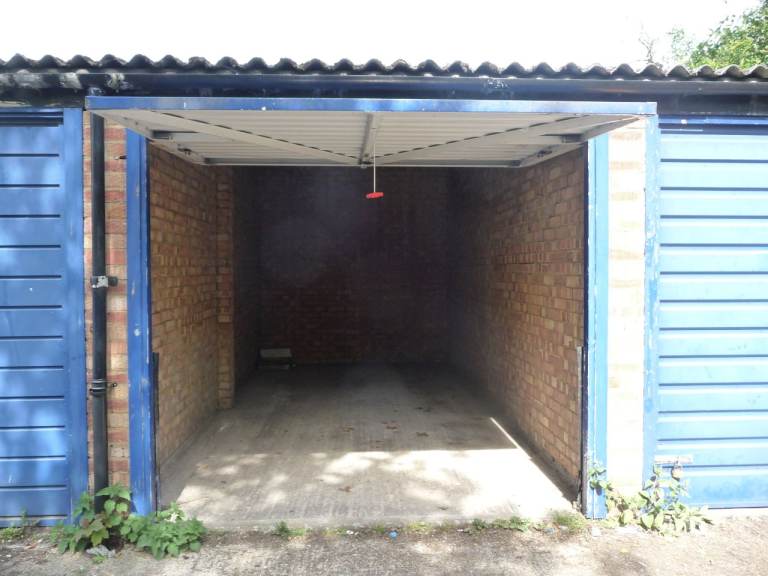 A Beautiful Garage to RENT in the Heart Of Surbiton