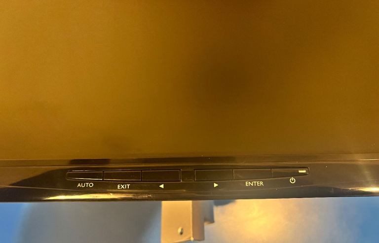 Iiyama ProLite E2208HDS 22-inch Monitor - Good Condition