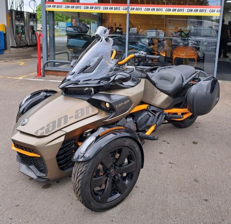 2019 Can-Am Spyder 1330cc6 speed semi automatic trike in Titanium 