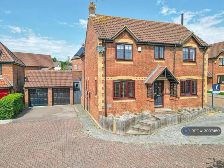 4 bedroom house in Plantation Place, Shenley Brook End, Milton Keynes, MK5 (4 bed) (#3007460)
