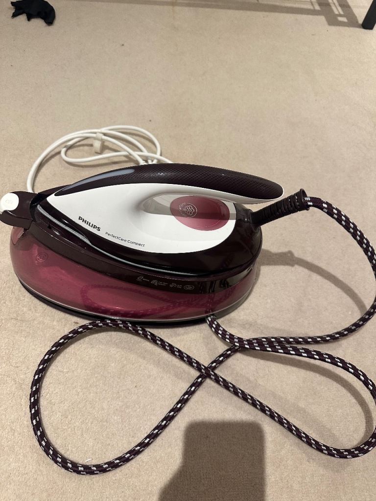 Philips Steam Iron - Great  Condition, Works Perfectly