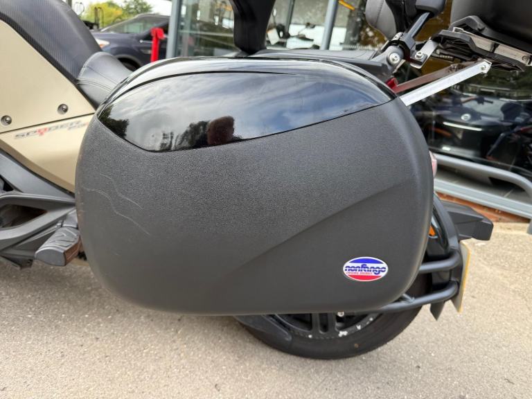 2019 CAN-AM SPYDER F3 S 1330 cc 6 speed semiautomatic trike in liquid titanium