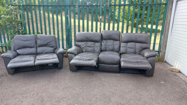 Set of 3 + 2 seater recliner sofa (delivery available 
