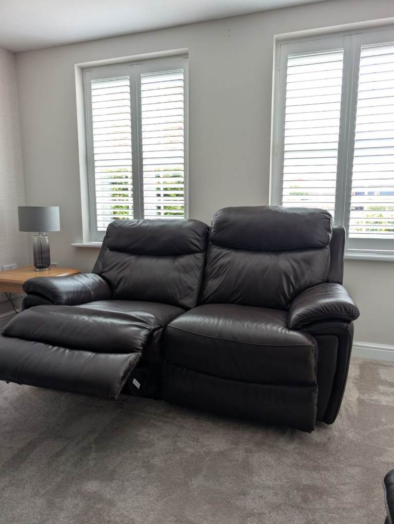 ✨Reclining Leather Sofas for Sale – Excellent Condition ✨
