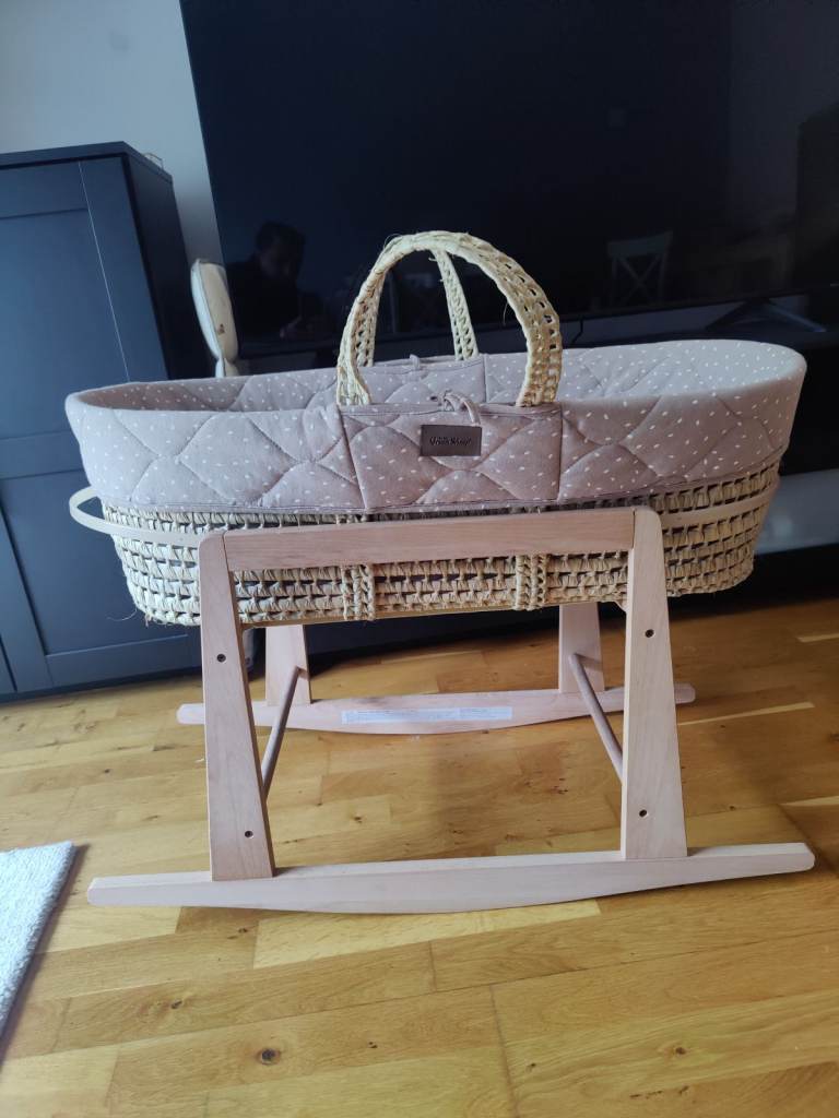 The Little Green Sheep Organic Knitted Moses Basket & Mattress
