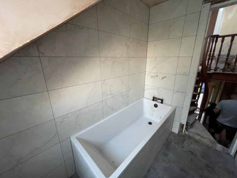 Tiling , Bathroom kitchen tiling , Floor tiling , All trades undertaking, Joinery , Fencing 