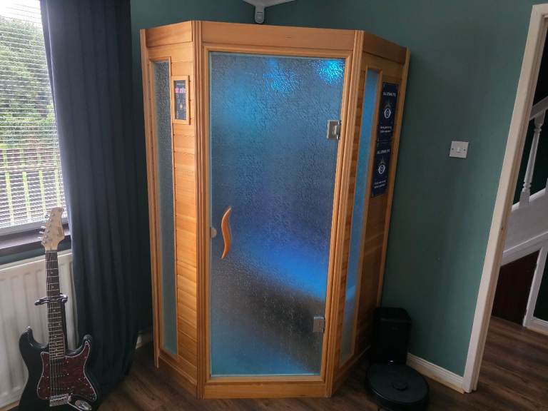 Wooden Sauna Cabin with Light Thearpy – Good Condition