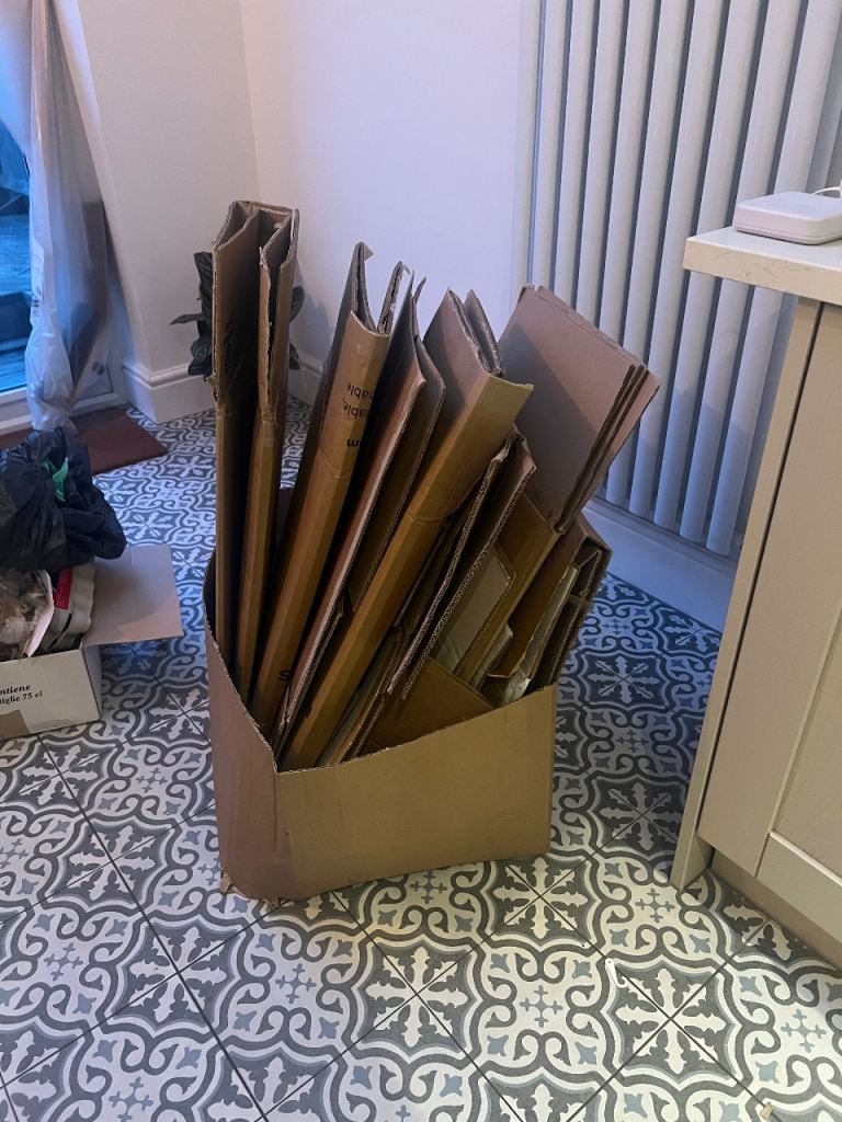 Packing boxes for moving 