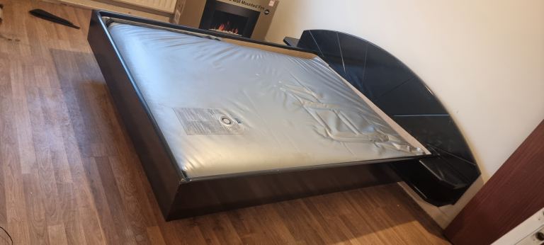 Black Double WATER BED with Curved Head FREEdboard – Good Condition