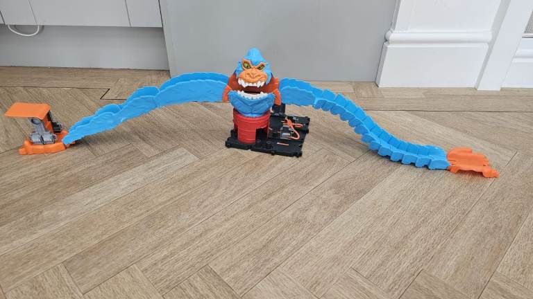 Hotwheels Wreck and Ride Gorilla Attack Playset 