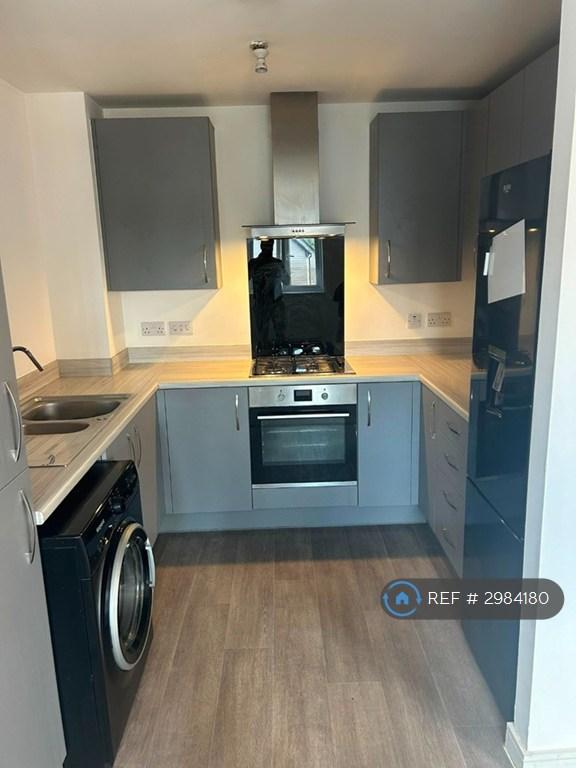 2 bedroom flat in Whittle Way, Gloucester, GL3 (2 bed) (#2984180)