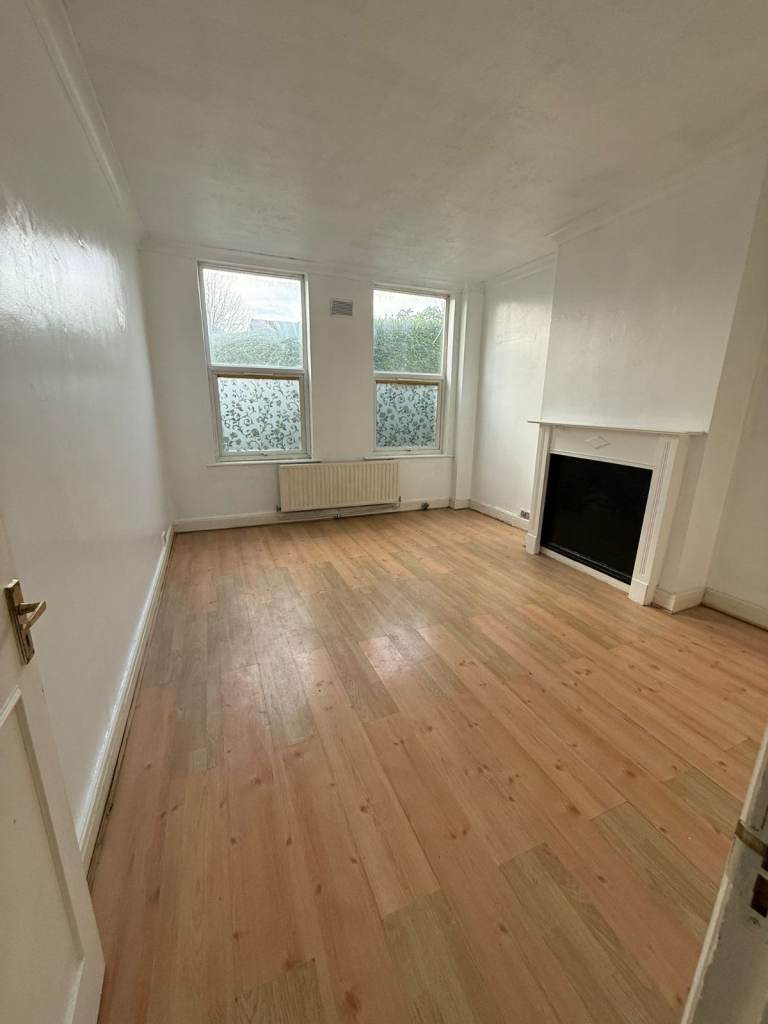 BEAUTIFUL 2 BEDROOM GROUND FLOOR FLAT FOR RENT IN GREENFORD