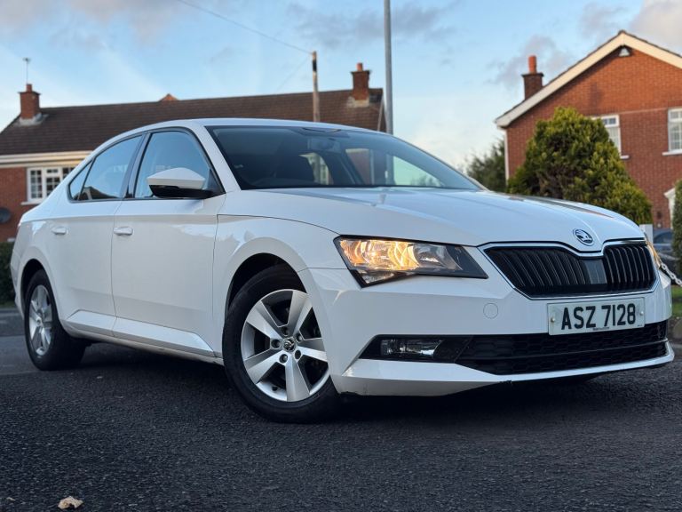Skoda, SUPERB, Hatchback, 2017, Semi-Auto, 1598 (cc), 5 doors