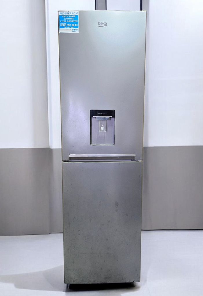 Beko silver frost free fridge freezer good working order 