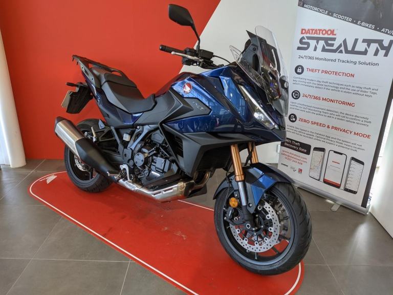 2025 HONDA NT1100 DCT ES DARK BLUE METALLIC ONLY 204 MILES IMMACULATE CONDITION