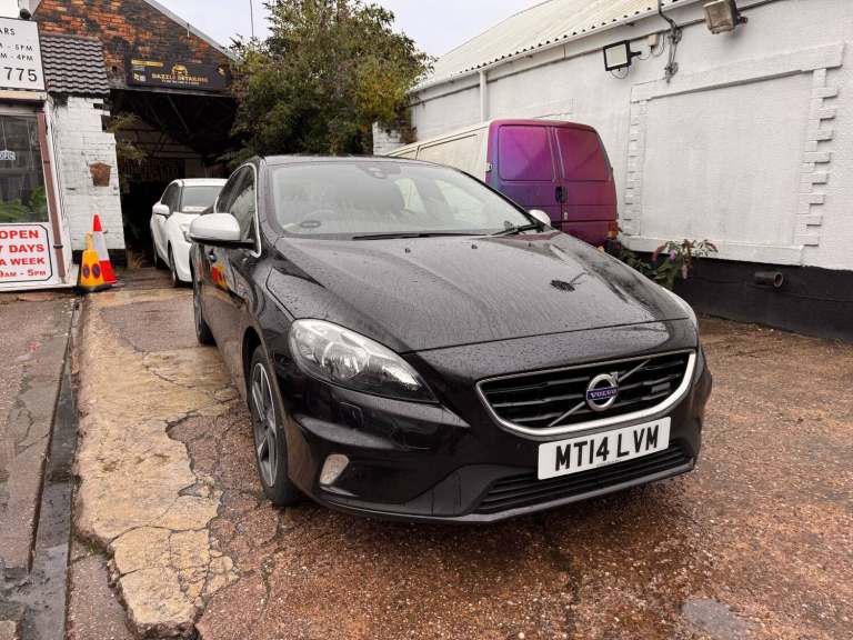 2014 Volvo V40 D2 R DESIGN 5dr 5 door hatchback 1.6 diesel MOT 1/9/2027 HPI checked just b HATCHB...