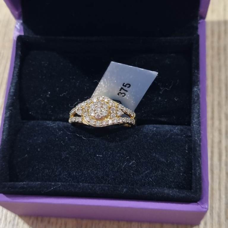 Gold 9ct Diamond cluster ring.  0.50ct. 