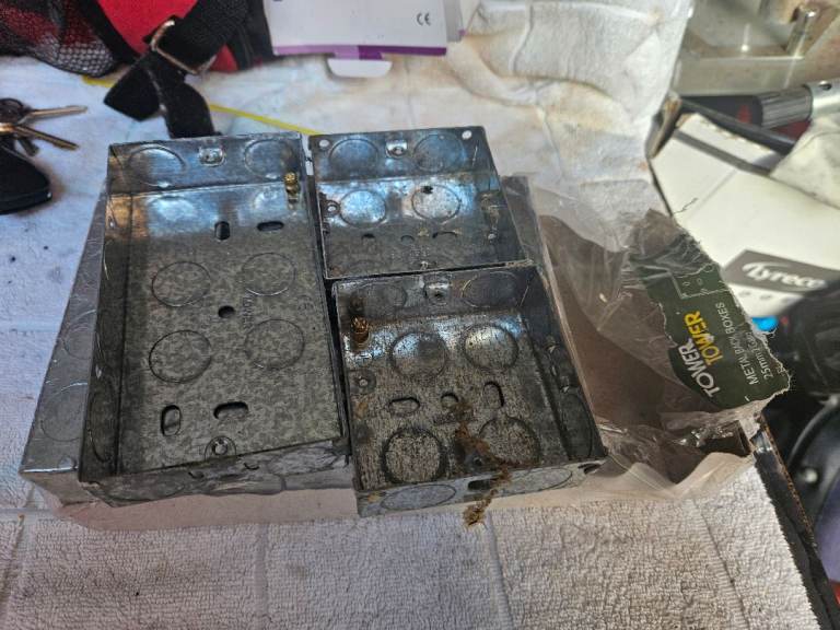 Galvanised 8 double and 2 single sockets