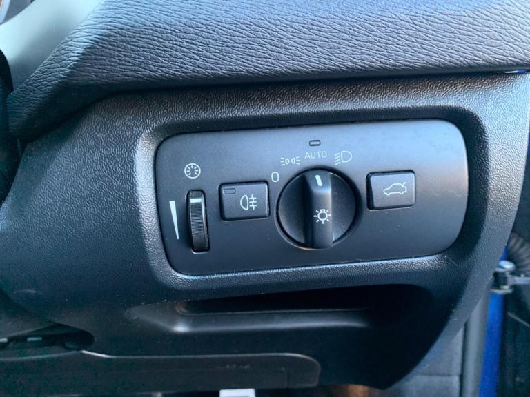 2016 Volvo V40 D2 [120] R DESIGN Nav Plus 5dr HATCHBACK DIESEL Manual