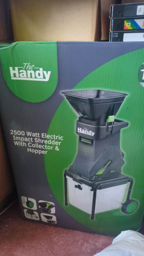 The Handy 2500 Watt Electric Impact Shredder with Collector
