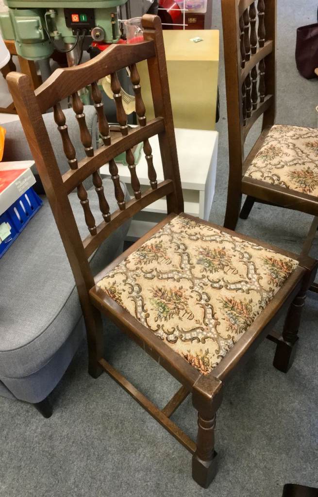 Solid Wood Table & 4 Chairs / L136cm x W75cm