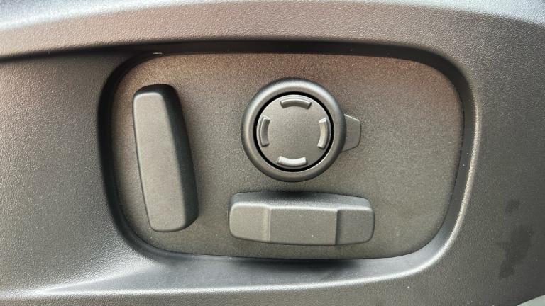 2026 Land Rover Defender 3.0 D350 X-Dynamic HSE 90 SAVING 3 500 GBP WHEN FU