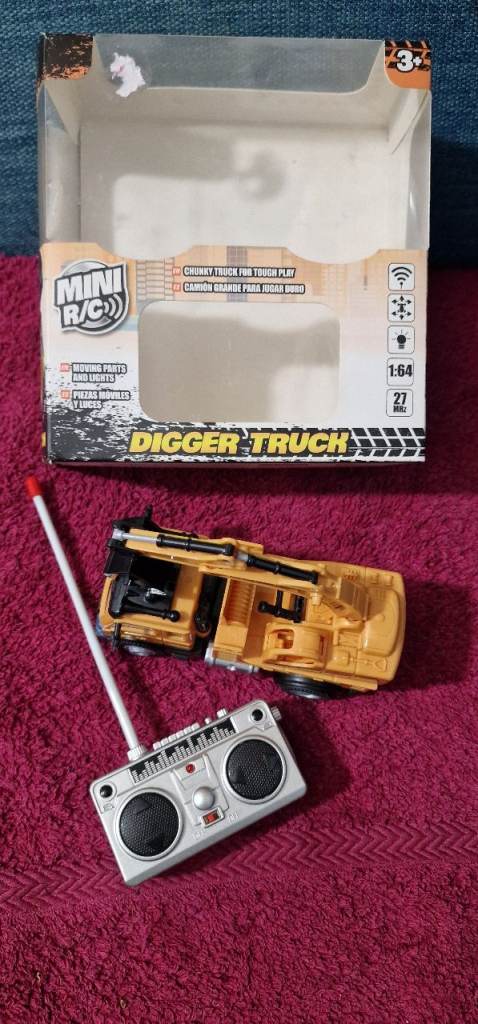 Mini RC Digger Truck 1:64 - 27mhz - Moving Parts & Lights - 3+ Years 