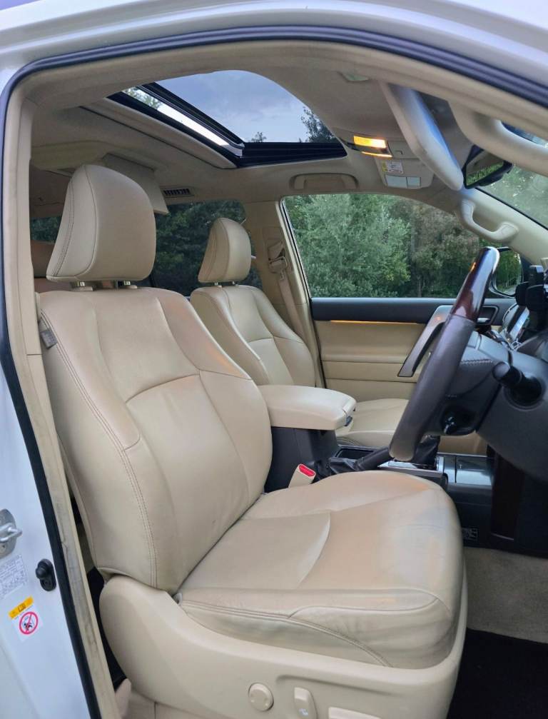 Toyota landcruiser invincible white auto fsh Sunroof Beige interior 
