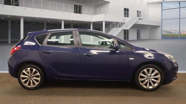 2012 Vauxhall Astra 1.6i 16V Active 5dr HATCHBACK PETROL Manual