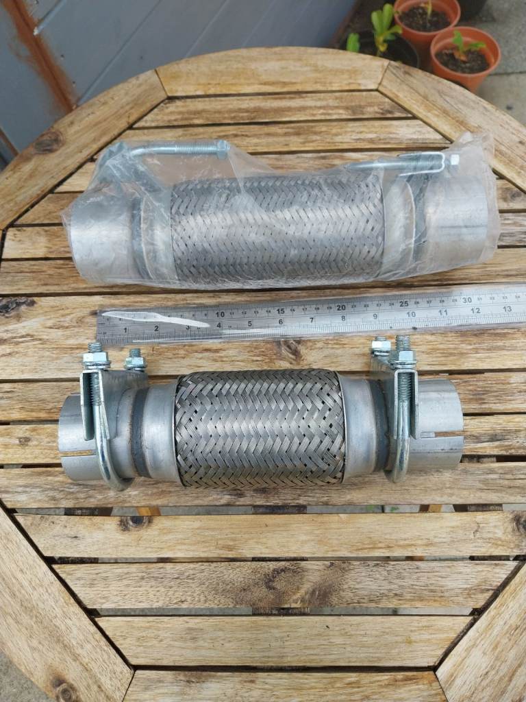 Exhaust flexible pipe and clamps 