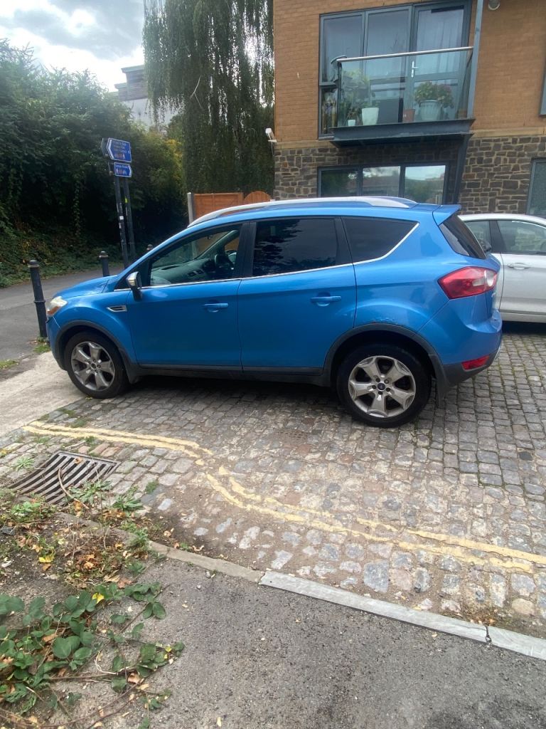 Ford Kuga MOT Dec 26£995 must sell this weekend. 