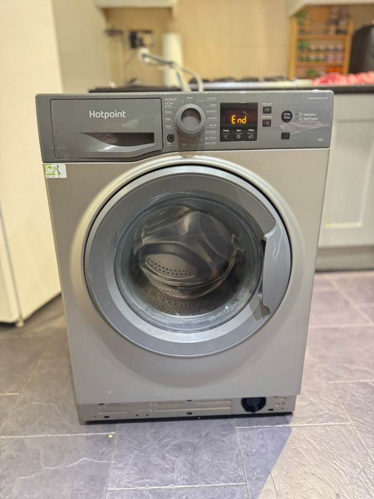 Hotpoint 8kg Freestanding Washing Machine - Excellent Condition .