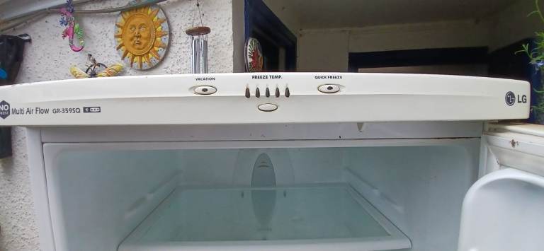 LG Freestanding Fridge Freezer – Good Condition