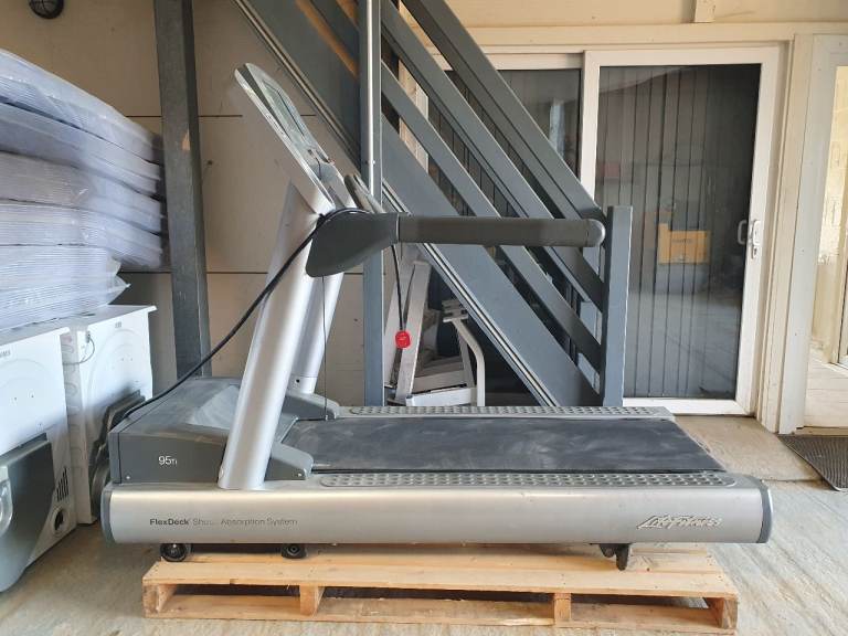 Life Fitness 95Ti Commercial Treadmill