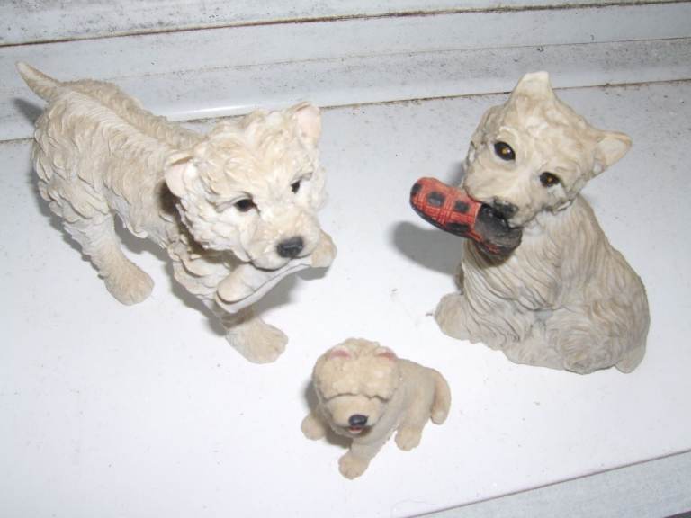 3 x RESIN, WEST HIGHLAND TERRIERS / SCOTTIE DOGS, 9cms Tall.