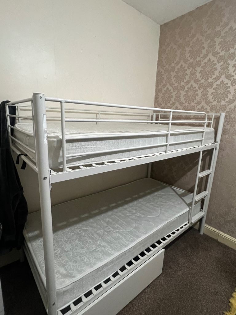 Metal Frame bunkbed + Mattress