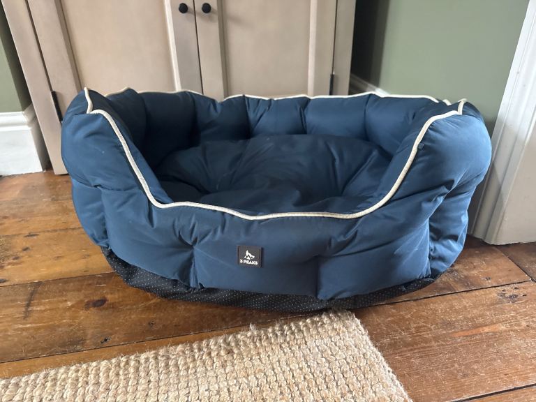 Three Peaks Large Dog Bed