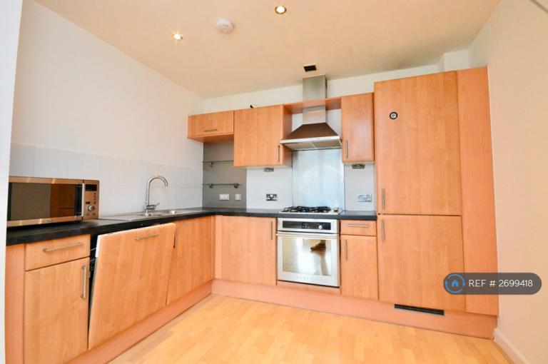 2 bedroom flat in Balmoral Place, Hunslet, Leeds, LS10 (2 bed) (#2699418)