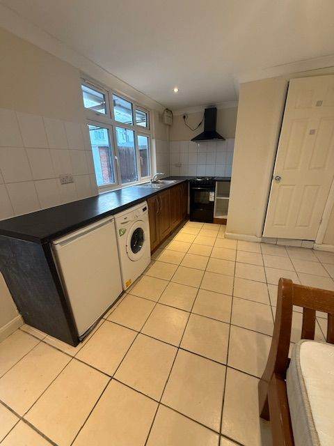 NEW MODERN STUDIO APARTMENT, CLOSE TO TUBE