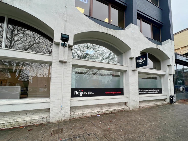 Coventry - CV12UR \ Serviced Office with 2 Desks