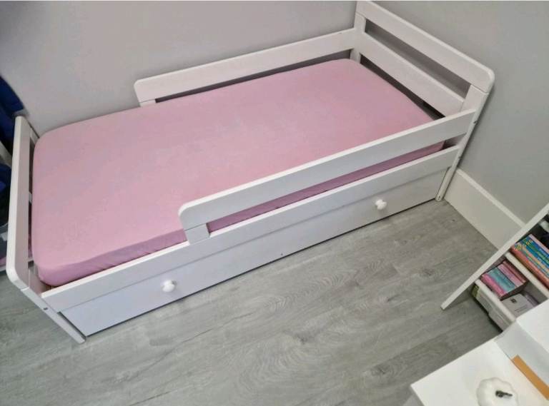 Habitat Ellis Toddler Bed Frame with Storage - White in very good condition with side table