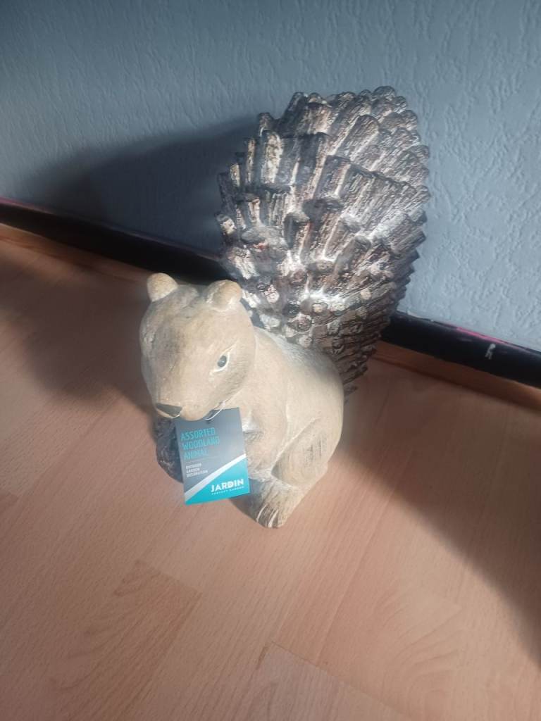 Jardin Stone Squirrel Garden Decoration - Brand New