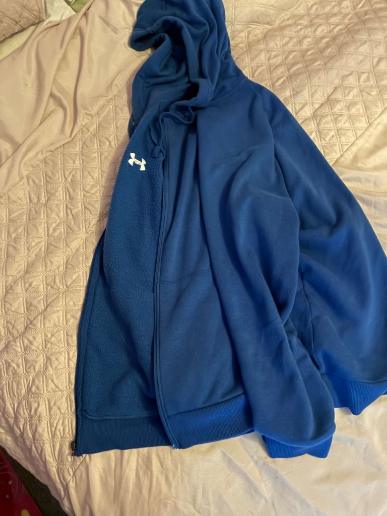 Men’s under armour hoodie size medium 
