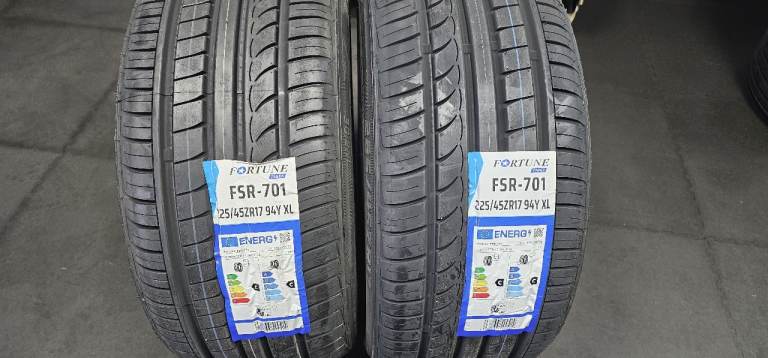 225 45 17   2 x NEW!! tyres Fortune FSR-701