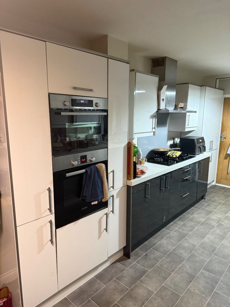 Kitchen granite worktop, Bosch hob and extractor
