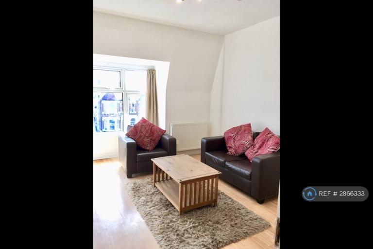 1 bedroom flat in Green Lanes, London, N8 (1 bed) (#2866333)