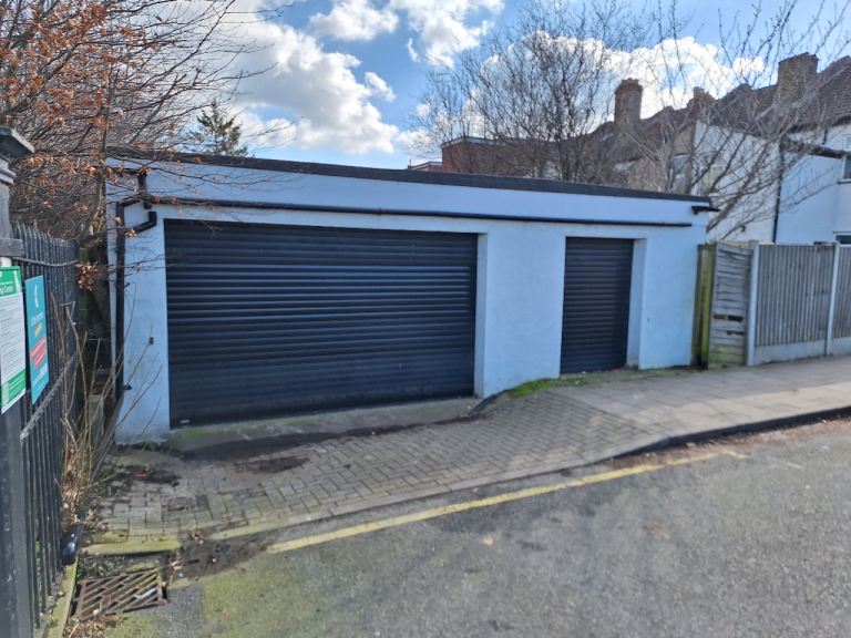 Freehold 64sqm workshop garage with development potential Bromley