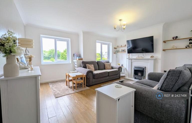 3 bedroom flat in Grosvenor Crescent, Hebburn, NE31 (3 bed) (#2437491)